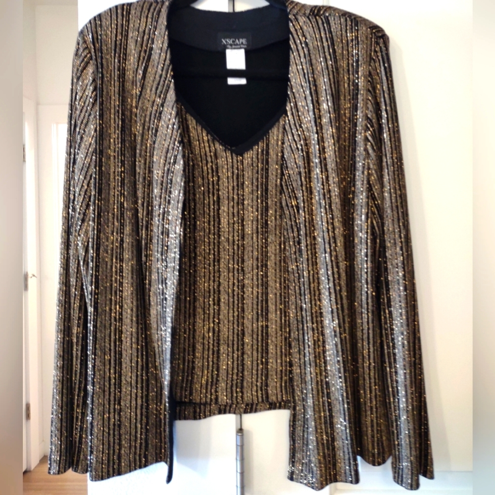 SALE XSCAPE By Joanne Chen SZ L Mint Condition Gorgeous Black & Gold